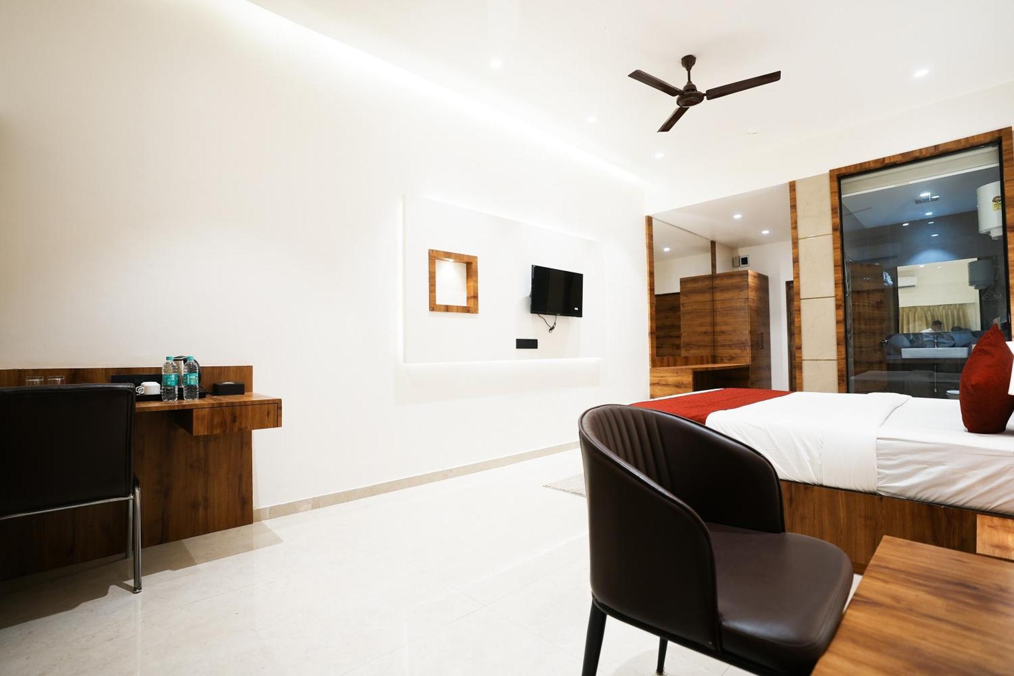 Madhav Residency Hotel & Banquet, Kalyan, Mumbai Exterior foto