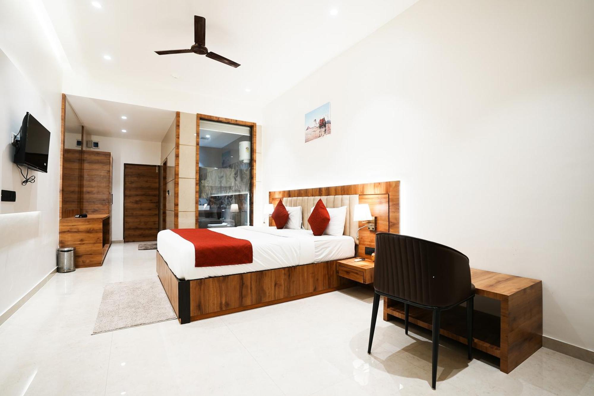 Madhav Residency Hotel & Banquet, Kalyan, Mumbai Exterior foto