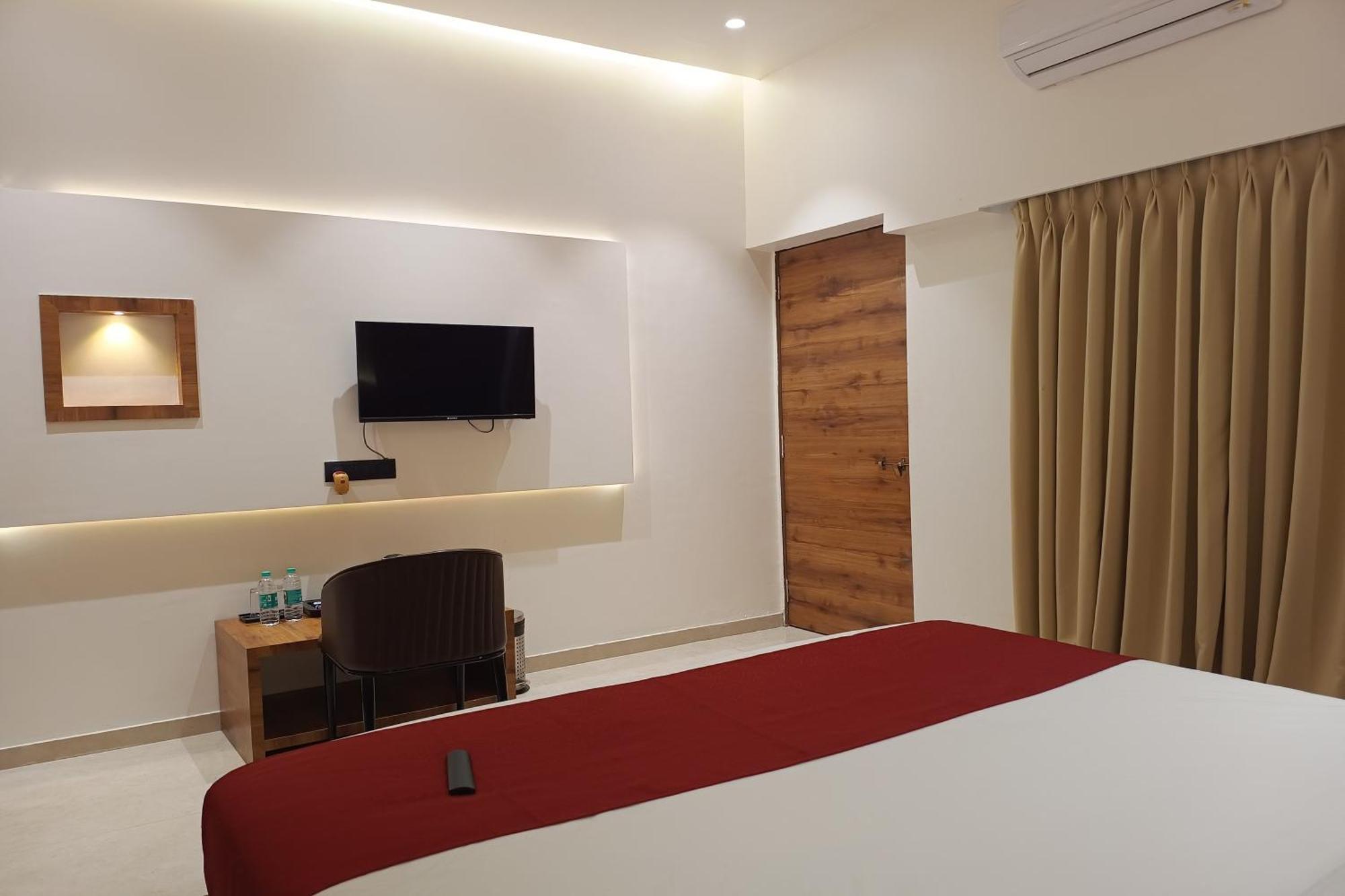 Madhav Residency Hotel & Banquet, Kalyan, Mumbai Exterior foto
